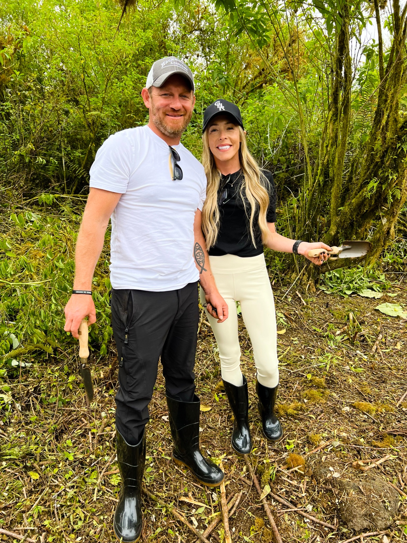 Nicci Grotefendt and Tim Grotefendt planting Scalesia trees in the Galápagos highlands, Santa Cruz Island — personal expedition, Travel GHR